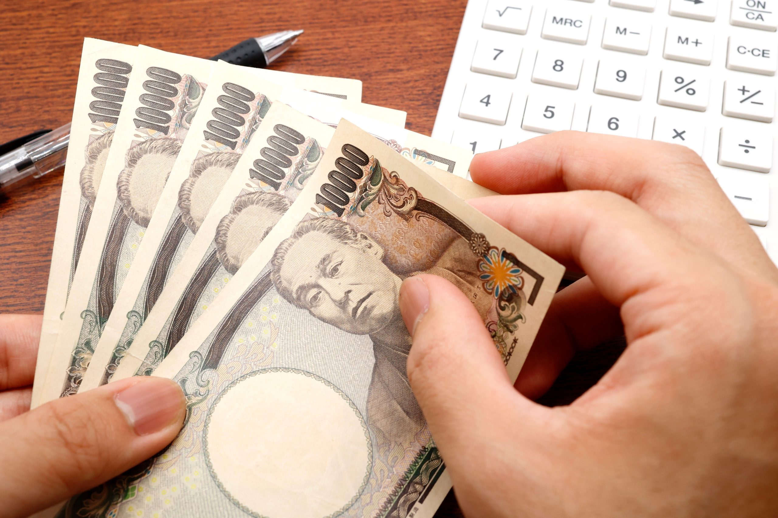 瓦屋根の雨漏り修理にかかる費用相場と安く抑えるポイントを徹底解説!