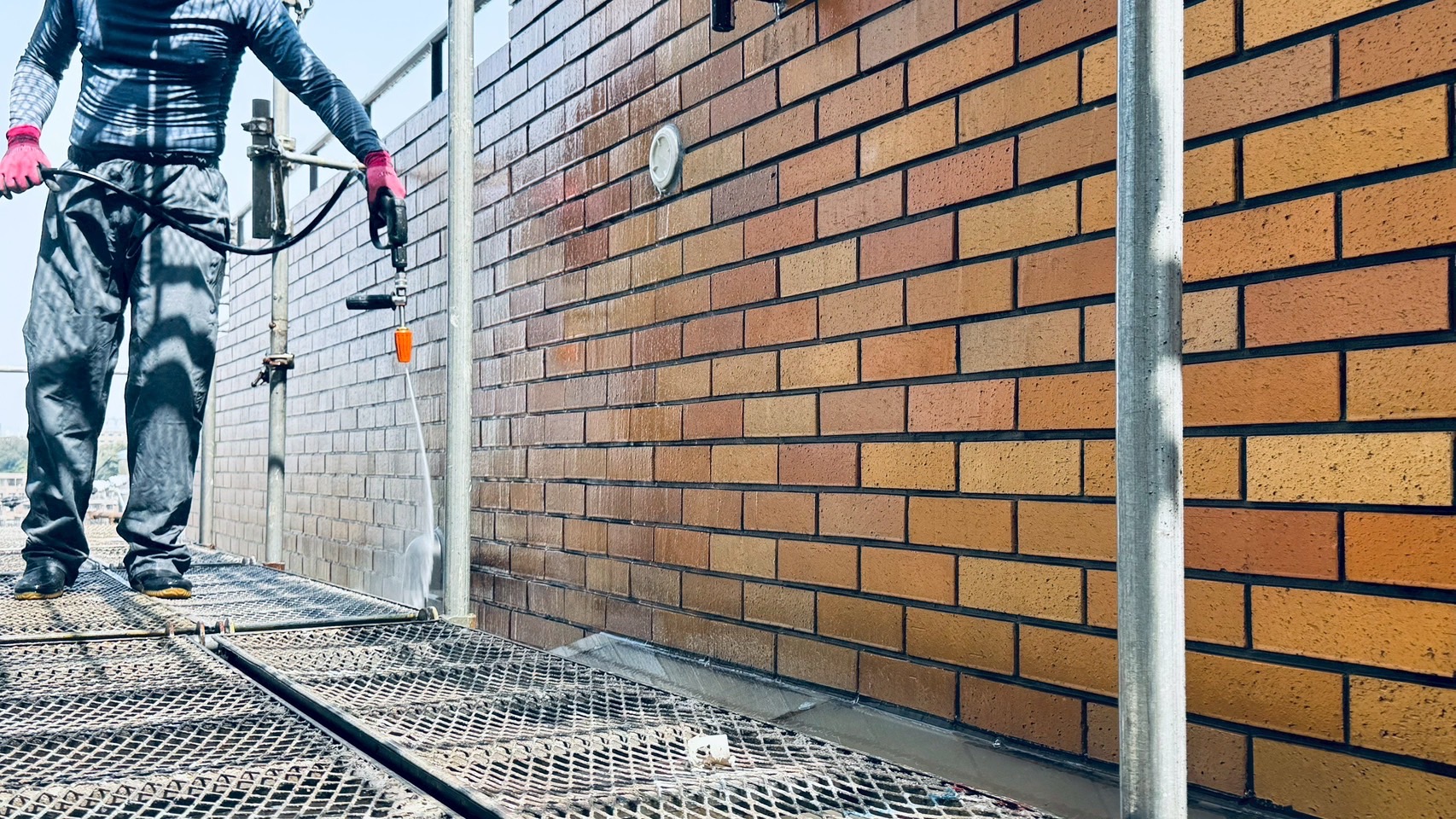 2025/4/22 神奈川県横浜市南区RC造マンション①｜施工部の洗浄作業を実施しました！