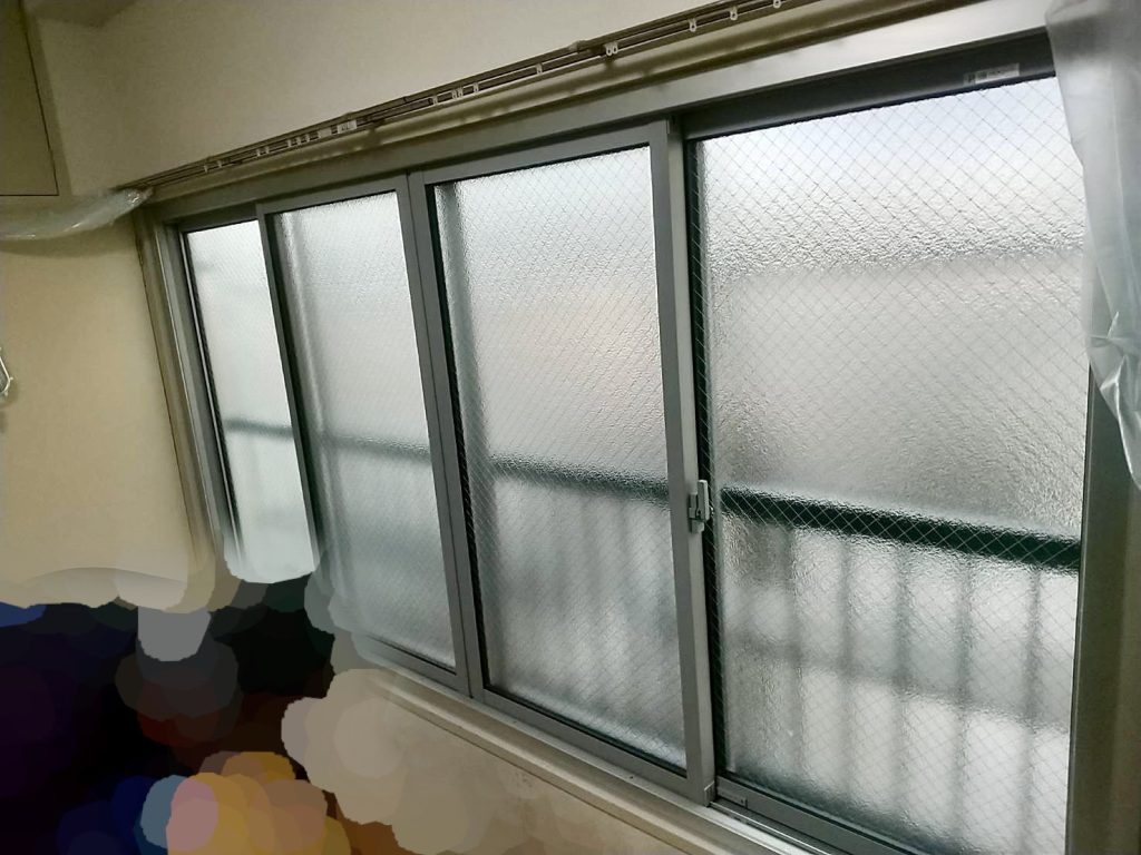 室内から見た新しいサッシ。