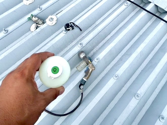 調査液(グリーン)を添加して散水