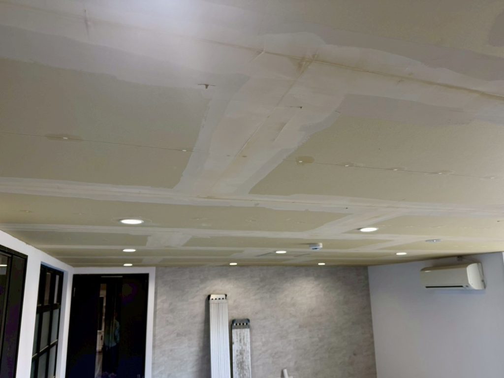 パテ処理（下地調整）