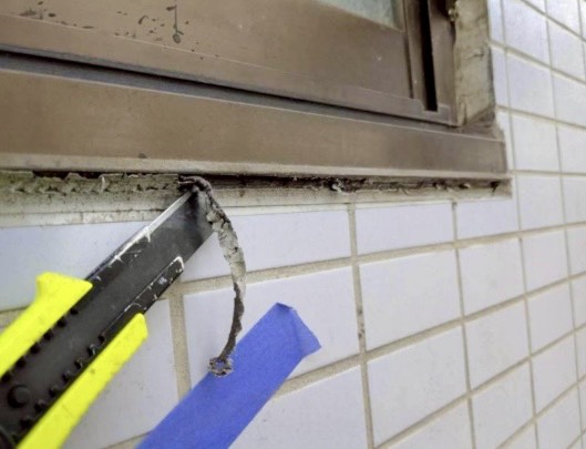 既存シーリング撤去