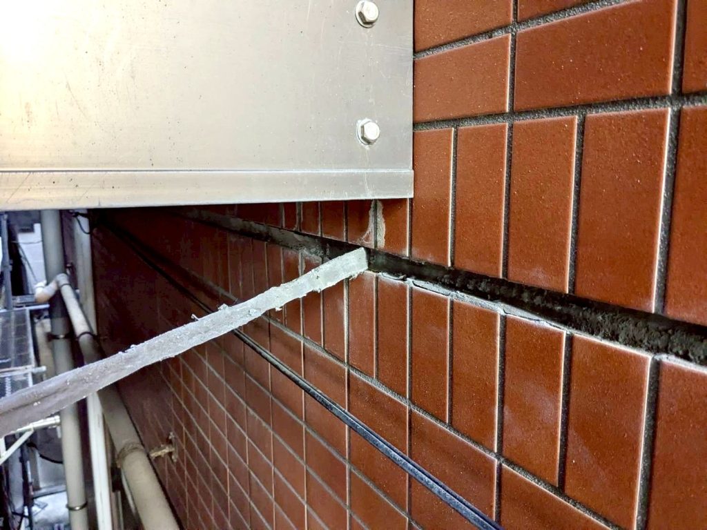 既存シーリング撤去