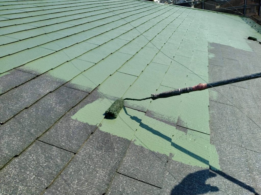 屋根中塗り塗装