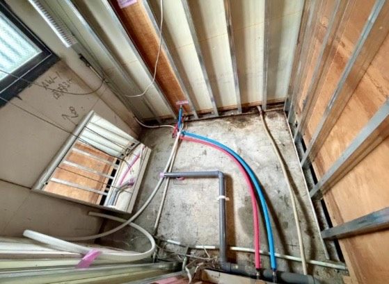 浴室解体後、配管切り回し