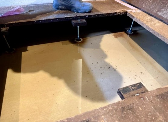 ⇧既存パーチクルボード撤去