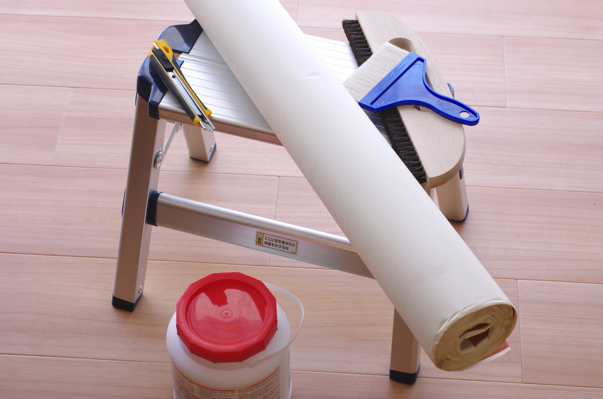 雨漏りした天井の張替えはDIYできる？手順と注意点を解説