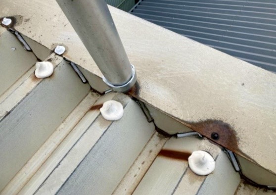 折半屋根シーリング充填