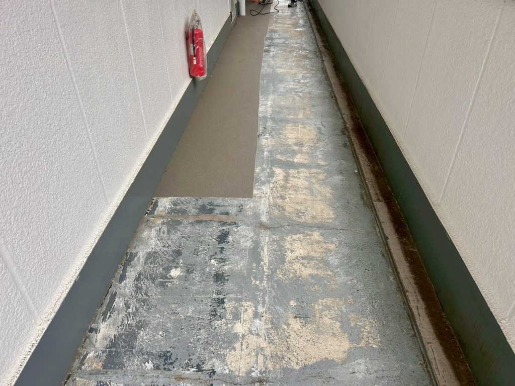 既存長尺シート撤去