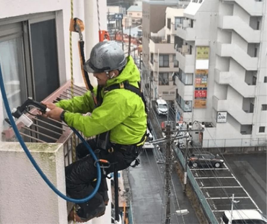ロープアクセスによる外壁調査