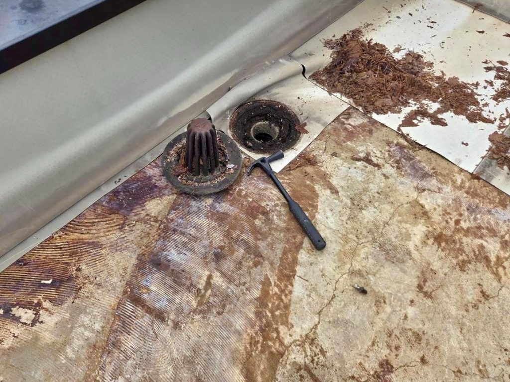 屋上防水工事 通気緩衝工法 既存ドレン撤去