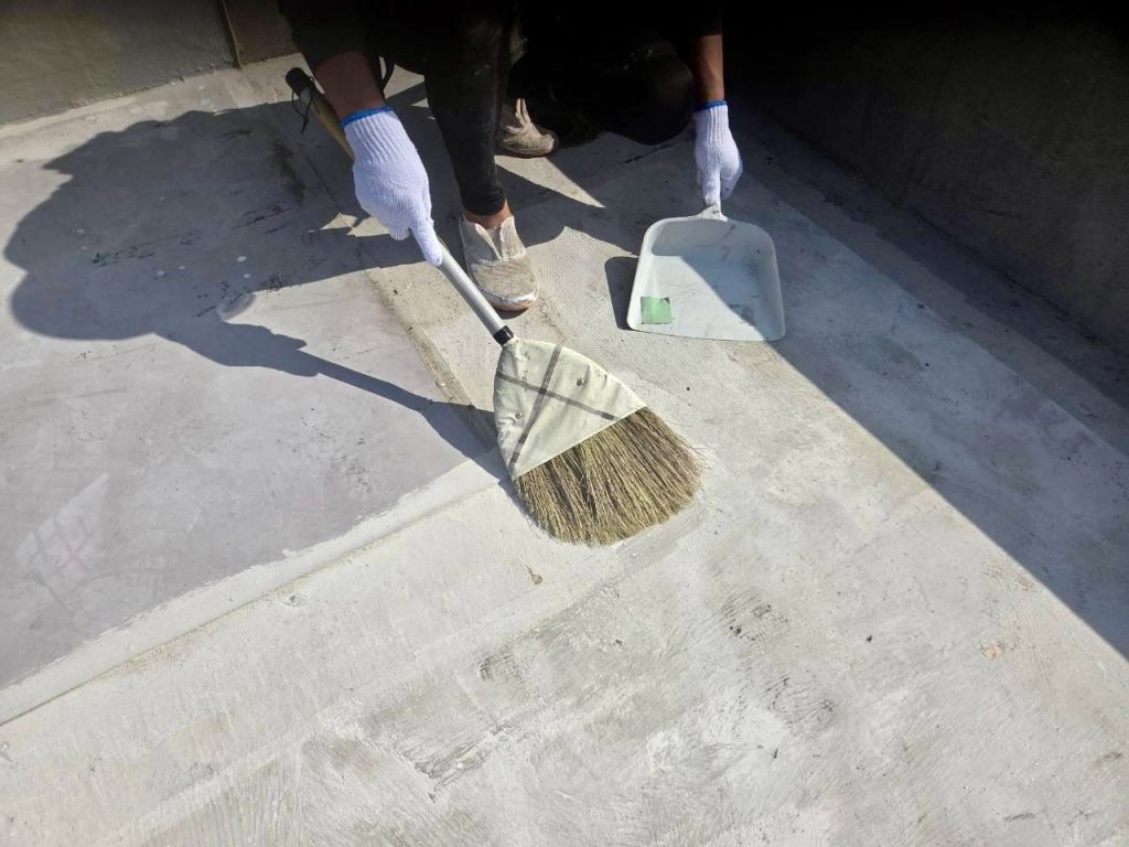 屋上防水工事 清掃作業